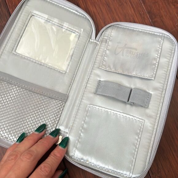 IT Cosmetics Small Brush/Makeup Holder -Cosmetics Pouch Silver Iriidescent Case - Picture 3 of 4